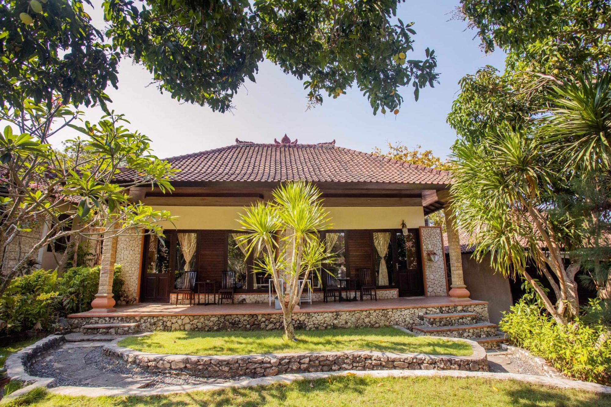 The Tanis Beach Resort Nusa Lembongan Exterior photo